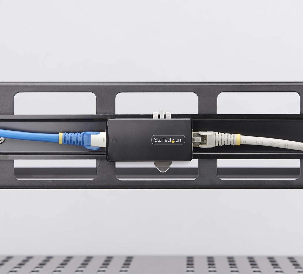 StarTech STARTECH.COM 1-Port Gigabit Netzwerkisolator RJ45 Ethernet Isolator Koppler 4kV Galvanischetrennung IP40 LAN Isolator TAA