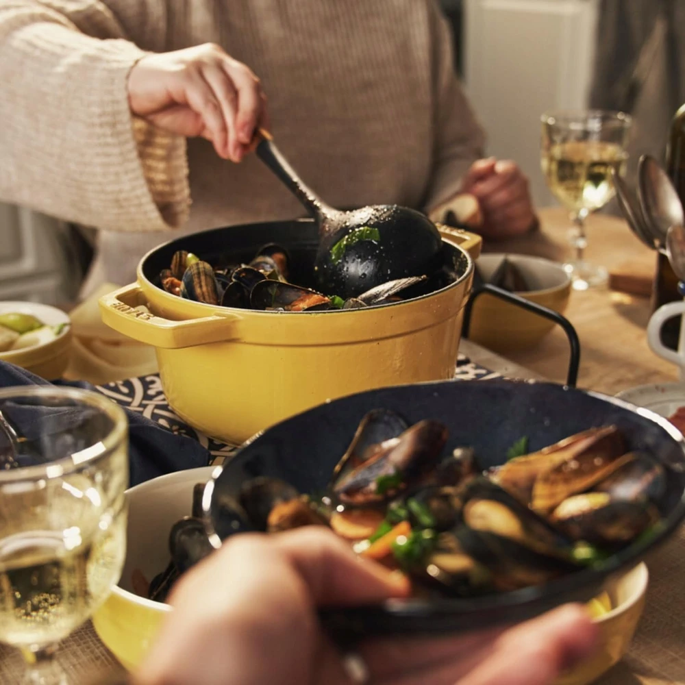 Staub La Cocotte 26 cm apvali, citrinos spalvos, ketaus