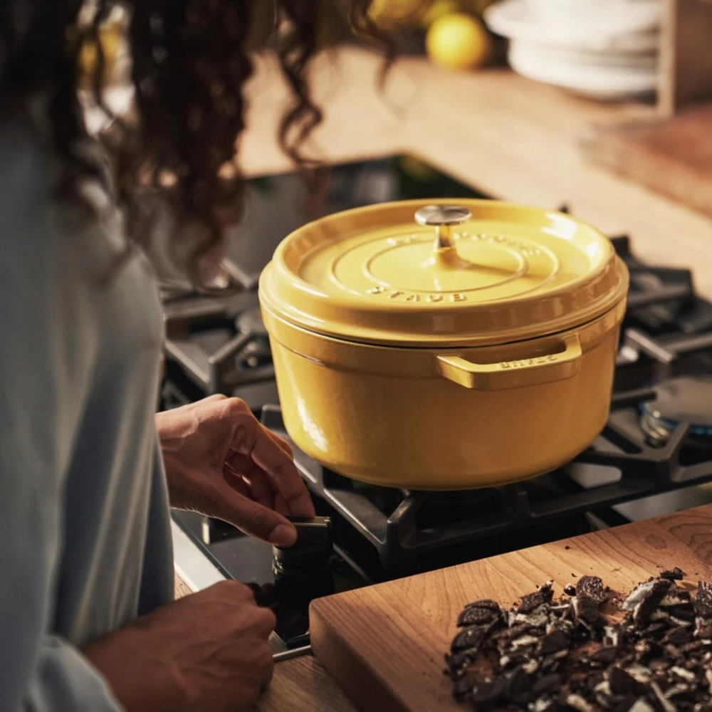 Staub La Cocotte 26 cm apvali, citrinos spalvos, ketaus