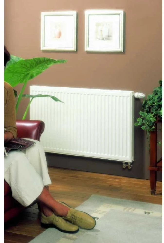 Stelrad Bottom tiekimo šildytuvai NOVELLO 22 su įmontuotu termostatiniu vožtuvu 900x1400 - GR-ST-N-22140
