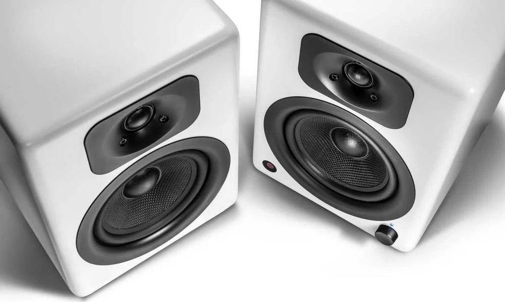 Wavemaster Two Neo 60W kolonėlė, Baltos spalvos