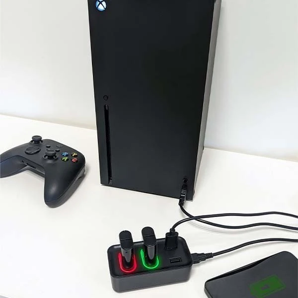 Subsonic Ikigarsinis dvigubas įkroviklis ir šakotuvas – XBOX Series X / S