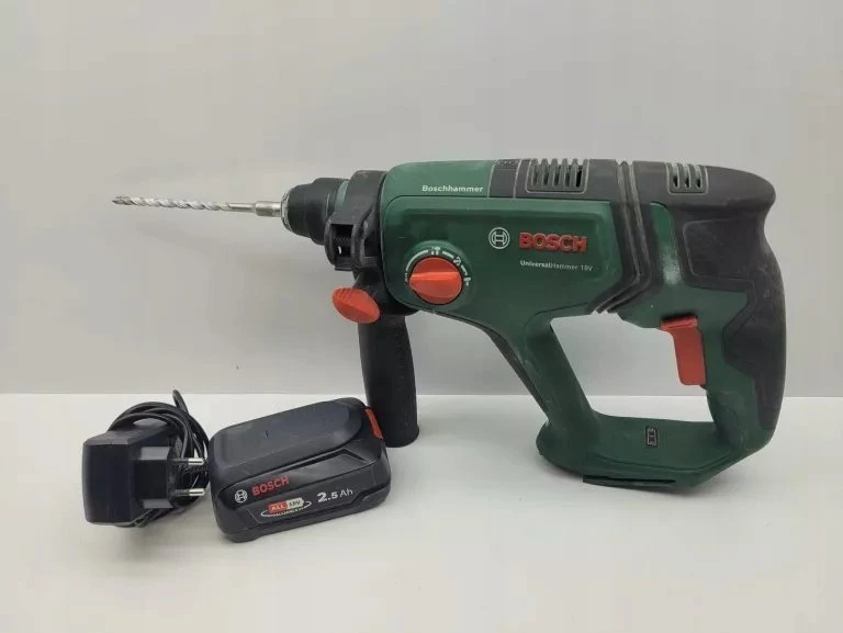 „Bosch UniversalHammer18V“ (2x2,5) akumuliatorinis perforatorius
