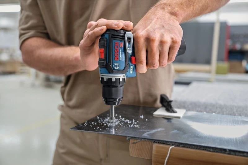 Bosch GSR 12V-32, 2x2.0Ah, GAL 12V-20, B