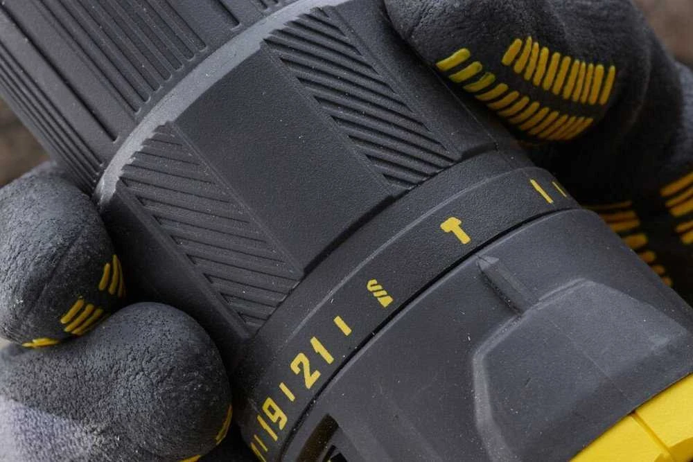 STANLEY SFMCD711D2K 2X2Ah akumuliatorinis gręžtuvas-suktuvas
