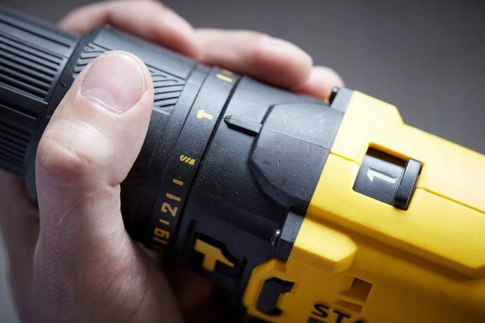 STANLEY SFMCD711D2K 2X2Ah akumuliatorinis gręžtuvas-suktuvas