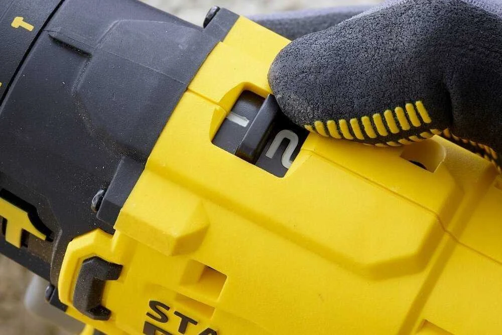 STANLEY SFMCD711D2K 2X2Ah akumuliatorinis gręžtuvas-suktuvas
