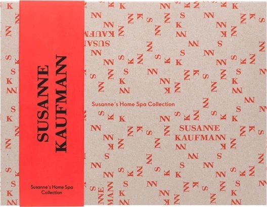 „Susanne's Home Spa Collection“ rinkinys Susanne Kaufmann: veido valikliai, valomasis veido gelis be parabenų, 30 ml + kūno losjonai ir kremai, valomasis kūno sviestas be sulfatų, dieninis, 15 ml + veido kaukės ir šveitikliai, šveičiamasis valiklis su fermentais, 15 ml +