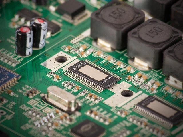 Kompiuterio kolonėlės SVEN MC-30 2x100W; Tembro ir garsumo valdymas priekyje; Skaitmeninis optinis įėjimas; Nuotolinio valdymo pultas; Bluetooth