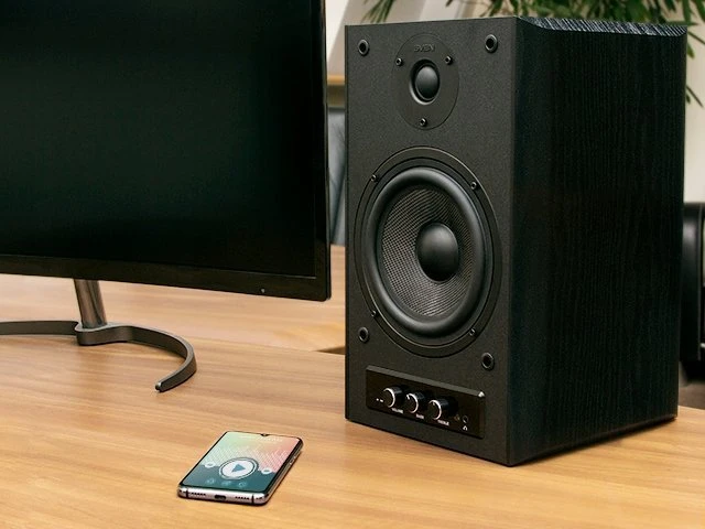 Kompiuterio kolonėlės SVEN MC-30 2x100W; Tembro ir garsumo valdymas priekyje; Skaitmeninis optinis įėjimas; Nuotolinio valdymo pultas; Bluetooth