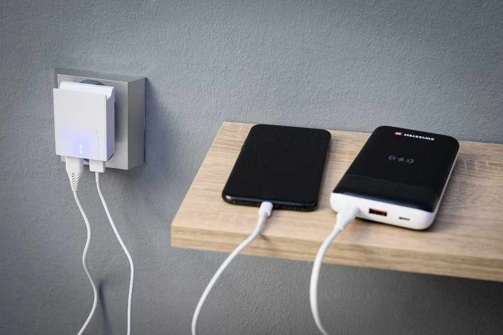 Swissten įkroviklis 2x USB-A 3 A (22032000)
