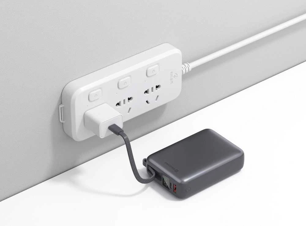 „Swissten“ išorinė baterija 20000 mAh 45 W su integruotu USB-C laidu