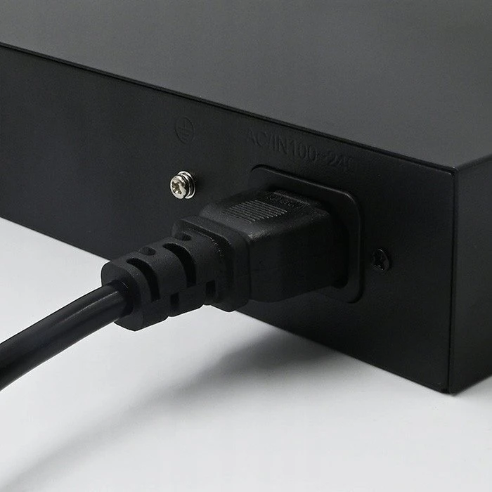 Šakotuvas „Qoltec 52289“ GREITO Ethernet PoE komutatorius | 4x RJ45 PoE | 2x RJ45 Uplink | 65 W | 10/100 Mb/s