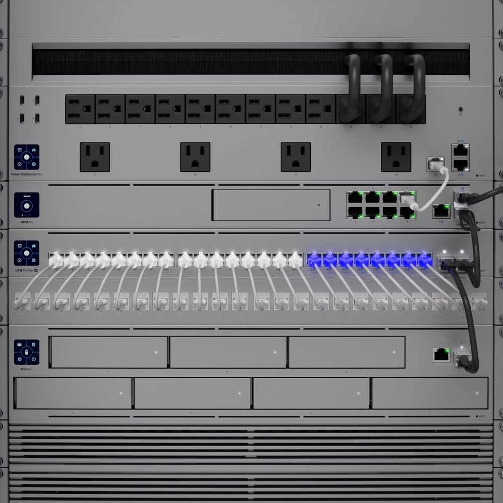 Šakotuvas UBIQUITI USW-Pro-Max-24-PoE komutatorius Etherlighting 8x RJ45 2.5Gbps 16x RJ45 1000Mbps 2x SFP+ L3 400W PoE