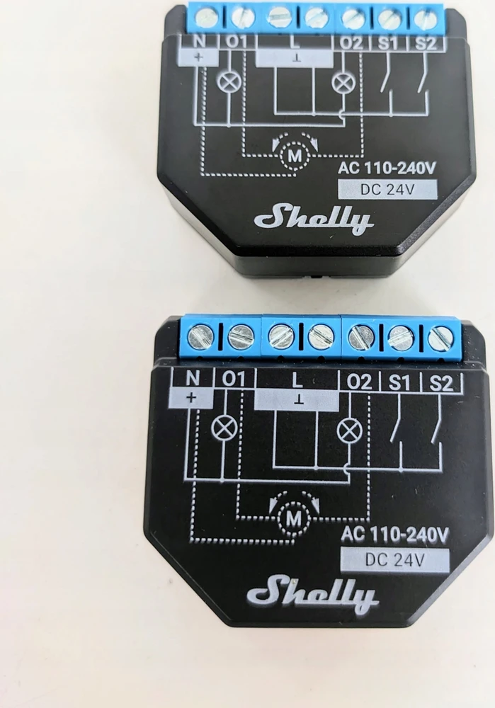 Shelly Plus 2PM 2x - 2 kanalų relė žaliuzių ir variklio valdymas su energijos matavimu Wifi Bluetooth