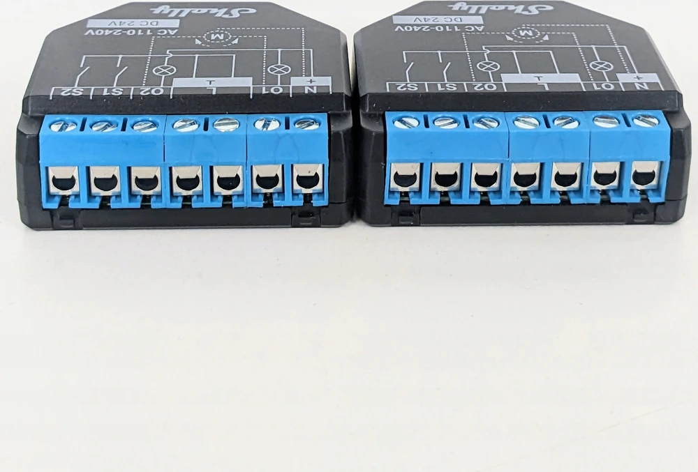 Shelly Plus 2PM 2x - 2 kanalų relė žaliuzių ir variklio valdymas su energijos matavimu Wifi Bluetooth