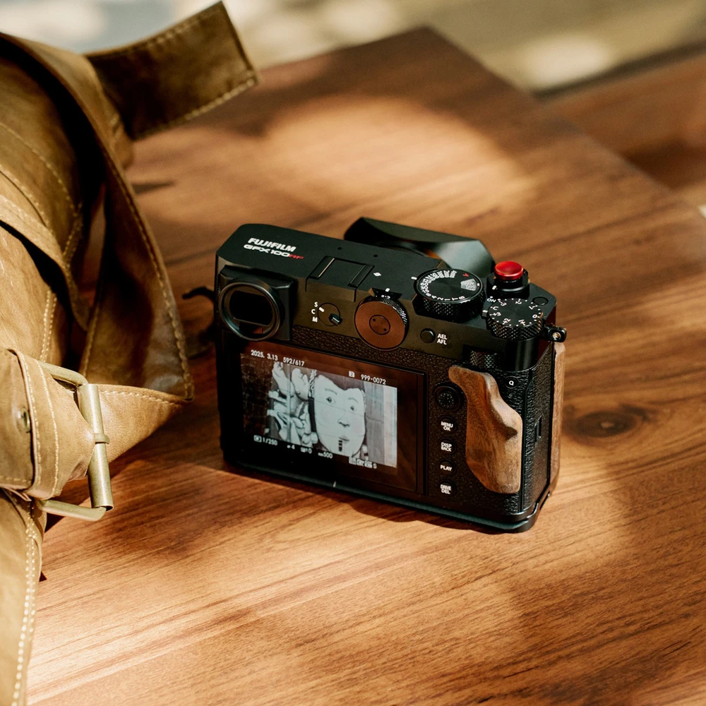 SmallRig L formos tvirtinimo plokštė su medine rankena FUJIFILM GFX100RF, juoda (5266)