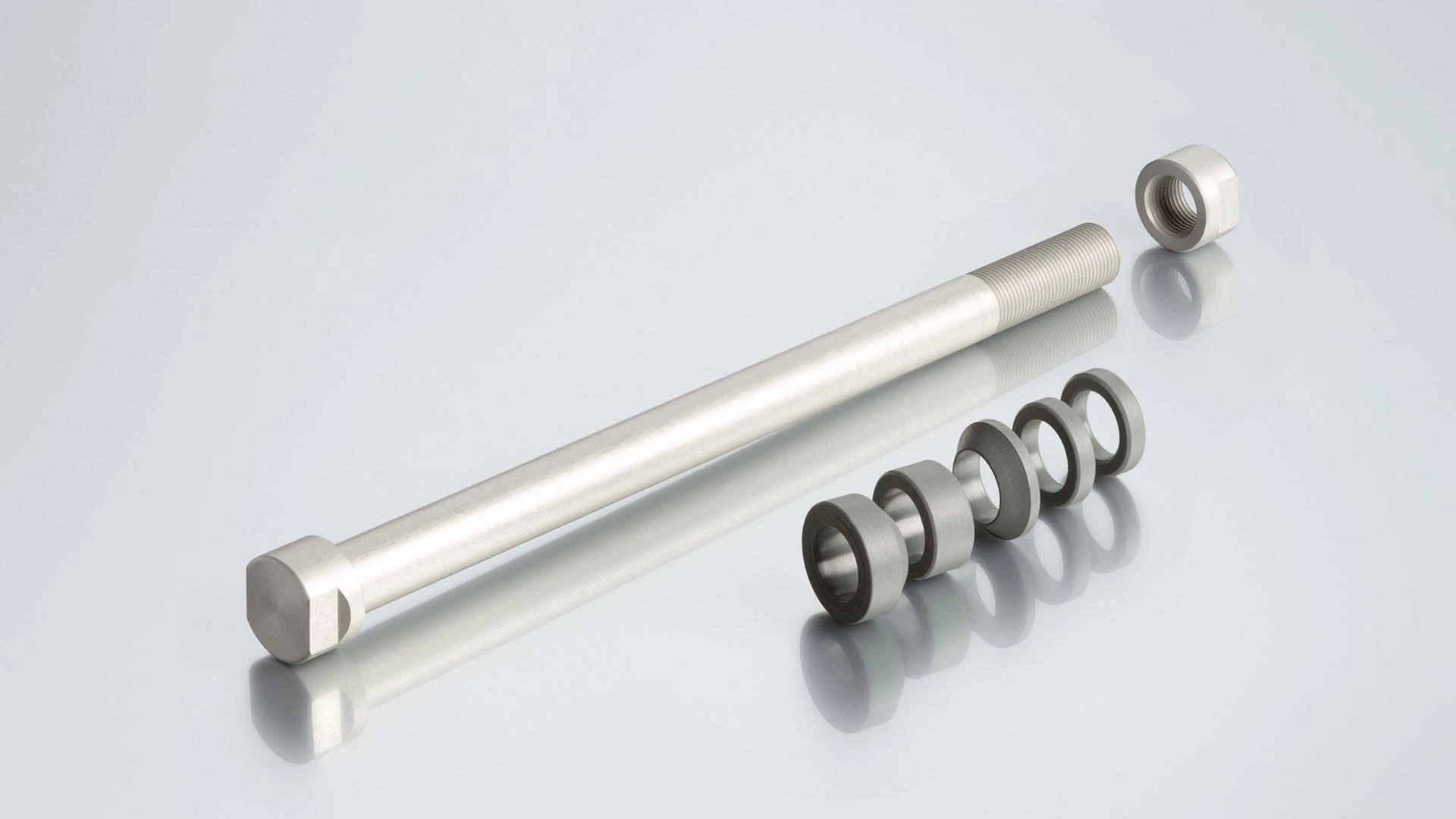Tacx E-Thru ašis klasikiniams treniruokliams 12 mm x 1