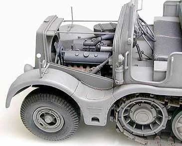 Tamiya Sd.Kfz.9 Famo 18t sunkusis vilkikas 1/35 plastikinis rinkinys