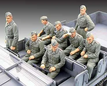 Tamiya Sd.Kfz.9 Famo 18t sunkusis vilkikas 1/35 plastikinis rinkinys