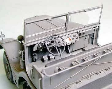 Tamiya Sd.Kfz.9 Famo 18t sunkusis vilkikas 1/35 plastikinis rinkinys