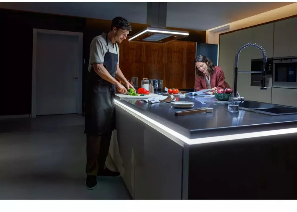 „Philips Hue OmniGlow“ šviesos juostelė, 3 m | 40 W | „Bluetooth“, „Zigbee“