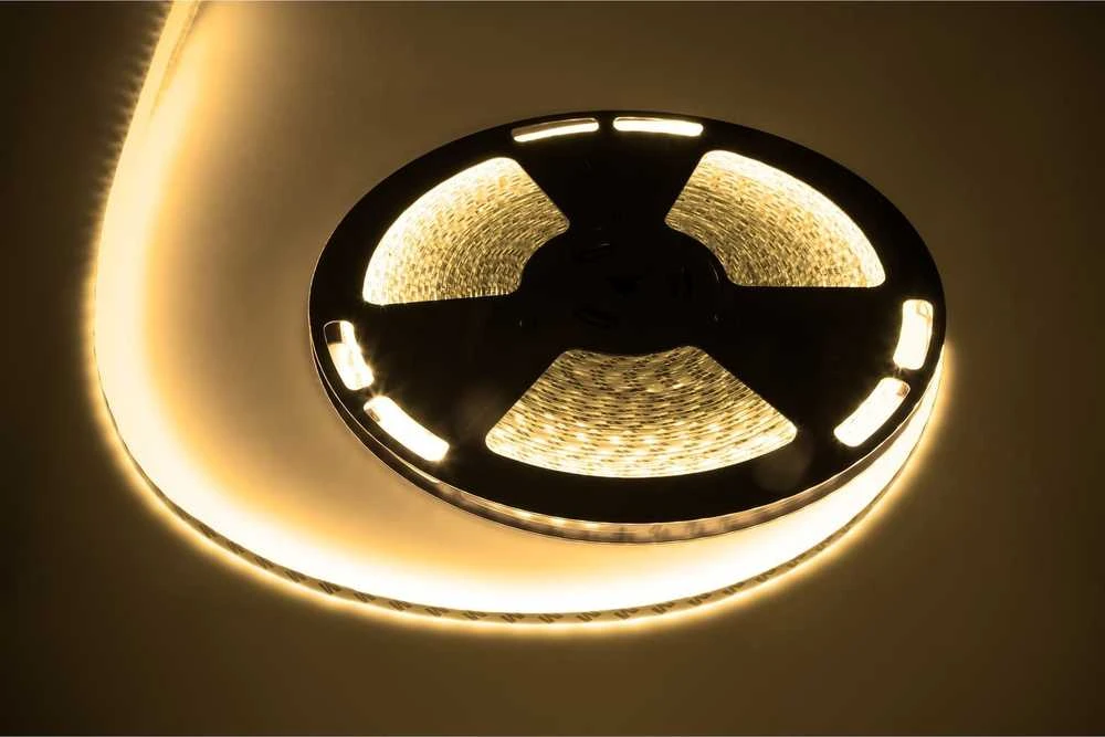 Rebel LED juosta 25m (1500x5050 SMD) šiltai balta 12V