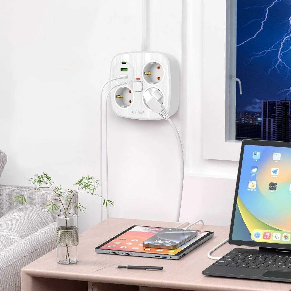„Tech-Protect PCS3X4“ maitinimo lizdas, 3 lizdai, 2xUSB-A, 2xUSB-C, 200 cm - baltas