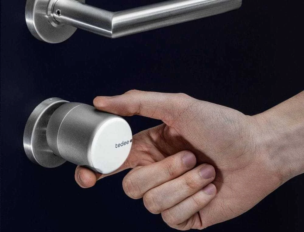 Tedee PRO išmanioji Bluetooth spyna namams ir verslui sidabrinė