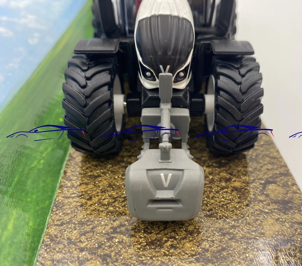 *BBURAGO metalas, Traktor, Valtra su przyczep, žalias