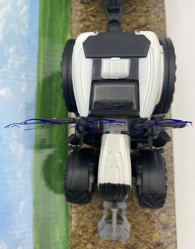 *BBURAGO metalas, Traktor, Valtra su przyczep, žalias