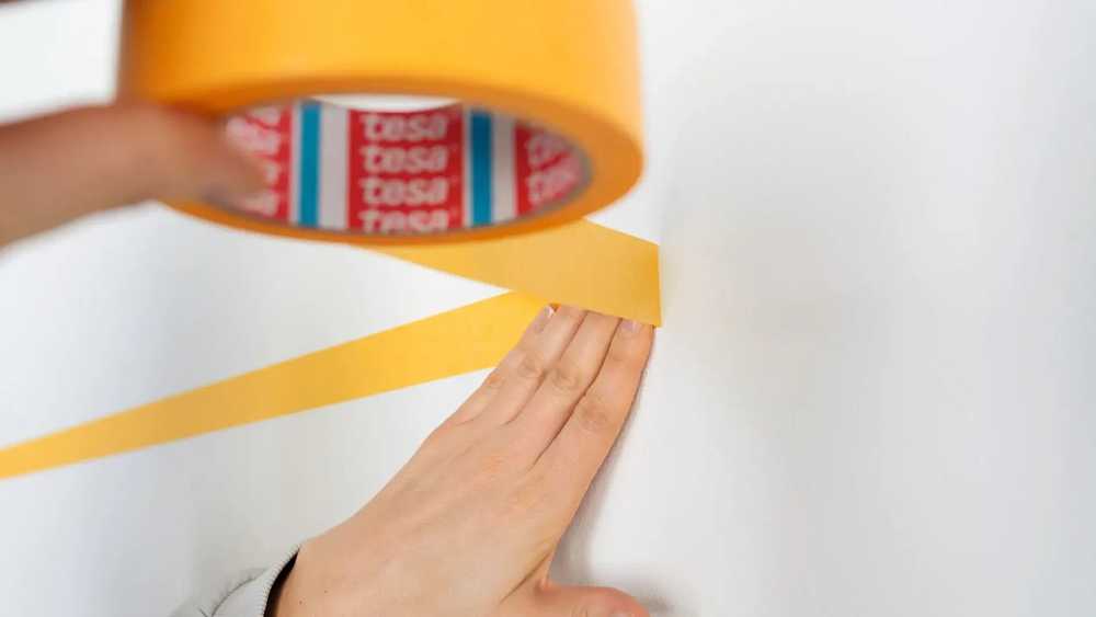 tesa Economy 55342-00000-00 maskavimo juosta, balta (ilgis x plotis), 150 m x 50 mm, 3 vnt.