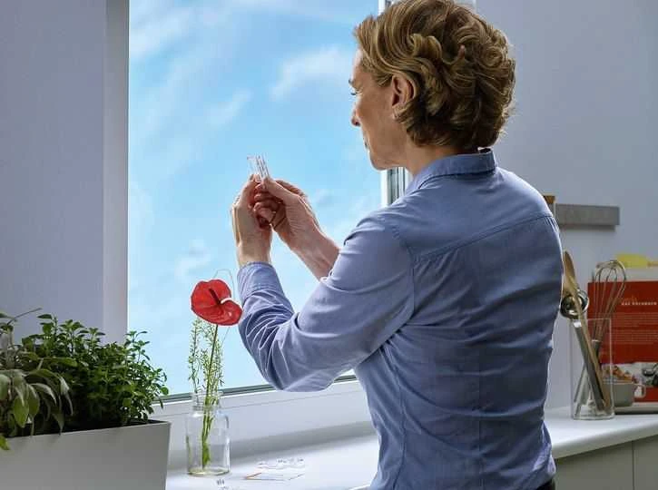 Tesa Haczyki Dekoratyviniai kabliukai 2 vnt. iki 1kg (+4 vnt.) (77735-00007-00)