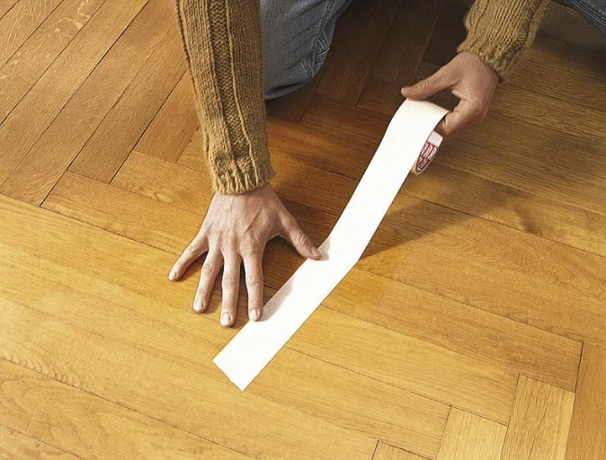 Tesa Dvipusė lipni juosta, lengvai pašalinama, 10 m x 50 mm