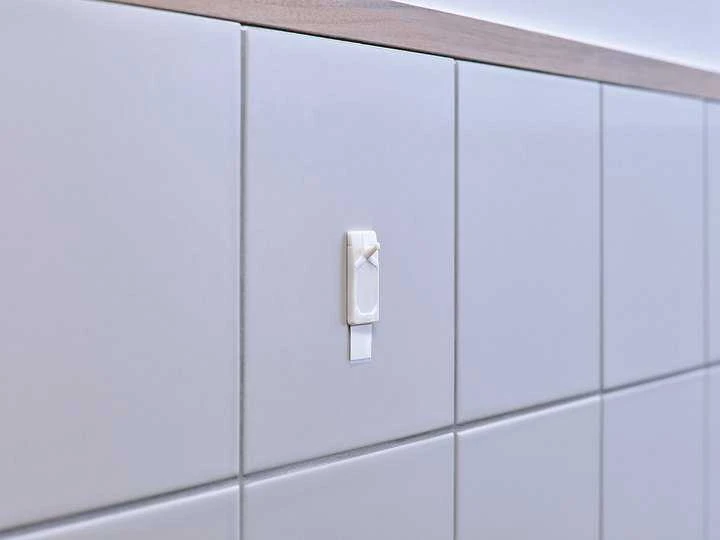 Tesa Uniwersalny hak Baltas 2 vnt. 77762