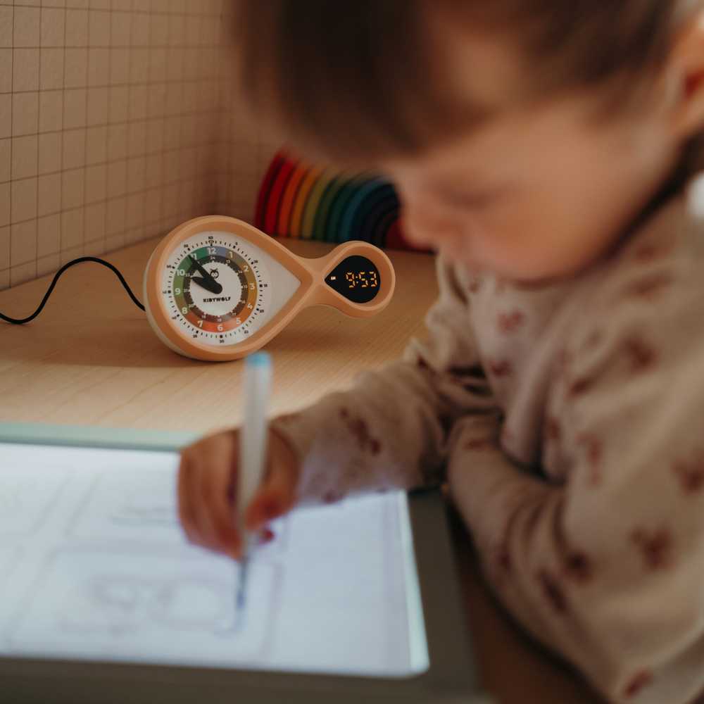 TFA Kidywolf analoginis ir skaitmeninis žadintuvas, rožinis