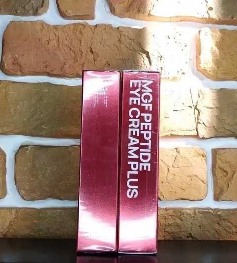 Bueno MGF Peptide Hydrating maitininantis Day Night Paakių kremas paakių kremas, 30 g