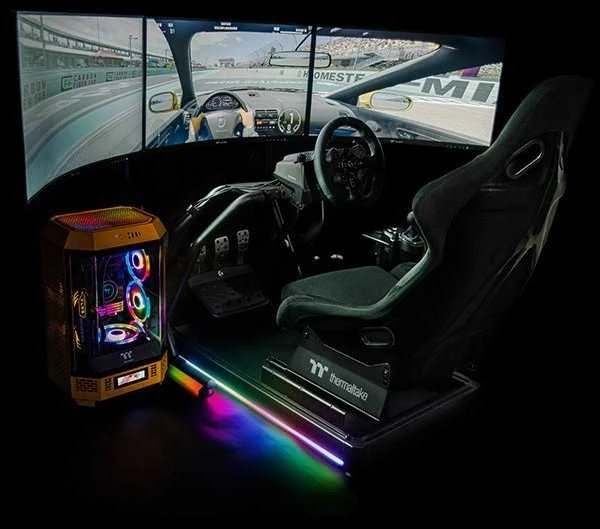 Thermaltake GR500 simuliatorius su RGB apšvietimu