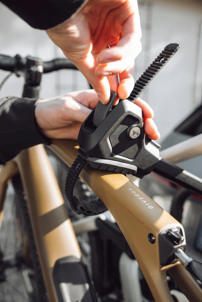 Thule Easyfold 3 dviračių laikiklis 3 elektriniams dviračiams