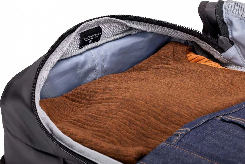 Kelioninis Thule | Carry-on Wheeled Duffel Suitcase, 55cm | Chasm | Luggage | Atsparus vandeniui | Juodas