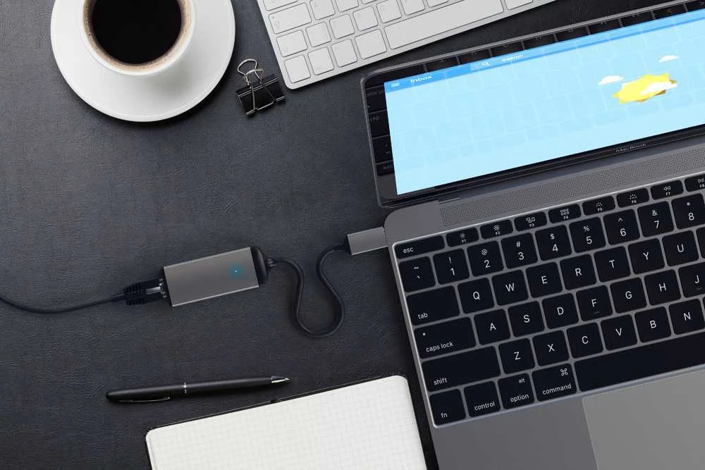 USB šakotuvas Satechi USB-C į Gigabit Ethernet Kosminė pilka