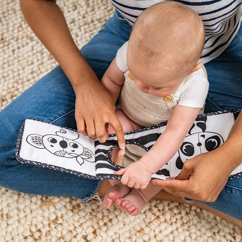 Tiny Love lavinamoji dvipusė knygelė juoda balta