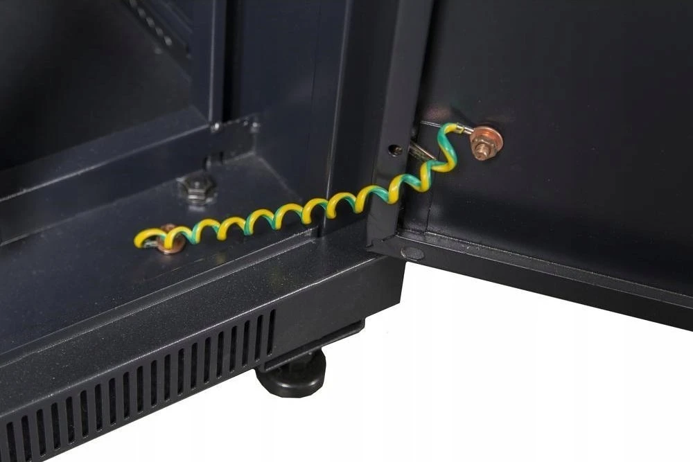 TKH Securitynet CCSS-0606-24U Laisvai pastatoma spintelė 24U 600x600