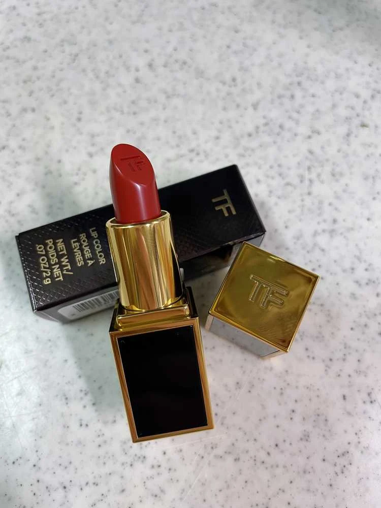 „Tom Ford Lips & Girls Shine Kreminis“ lūpų dažai 1 x Maurice, 2 g