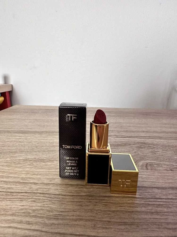 „Tom Ford Lips & Girls Shine Kreminis“ lūpų dažai 2A Taylor, 2 g