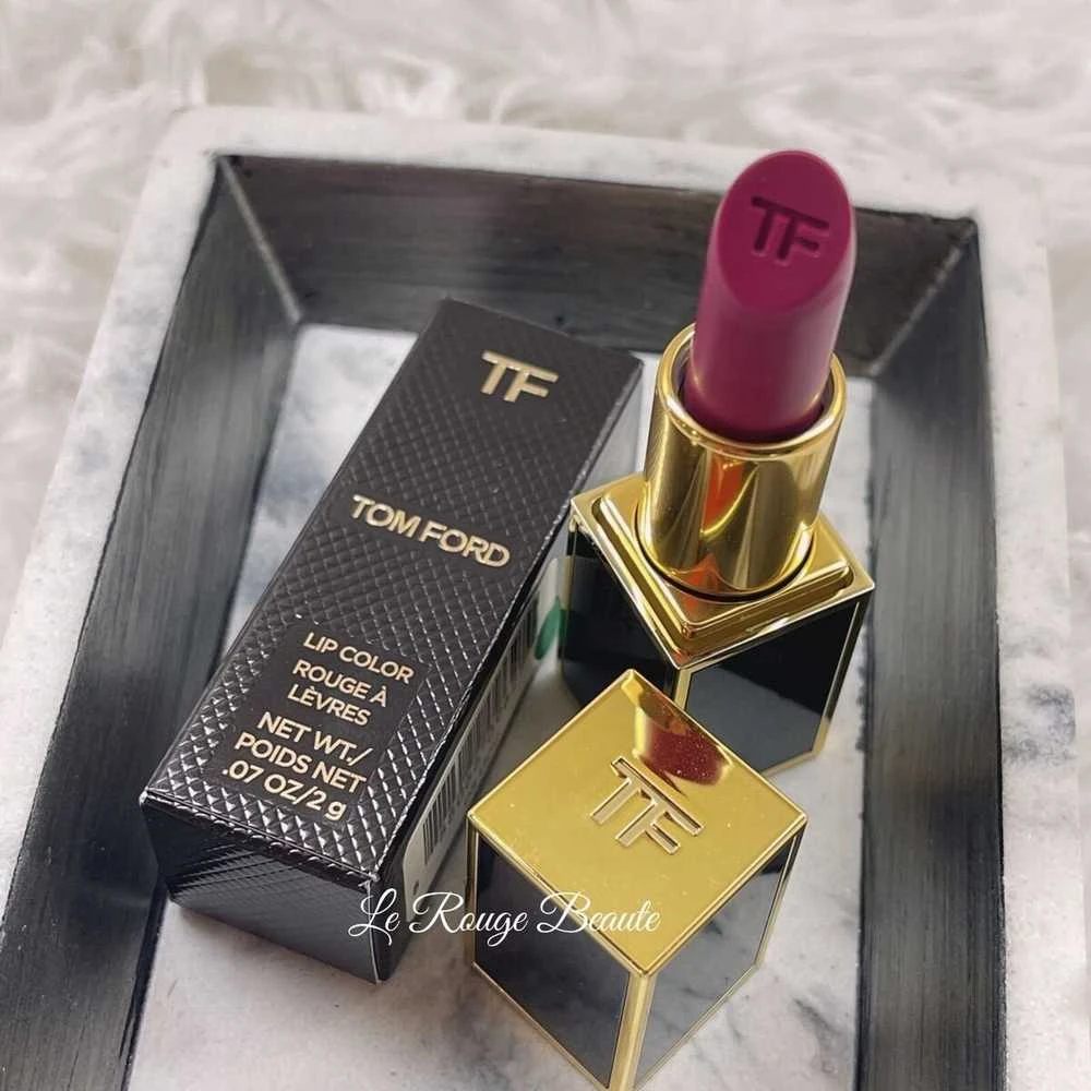 „Tom Ford Lips & Girls“ švelnūs matiniai „Kreminis“ lūpų dažai, 03 „The Boys“, 2 g