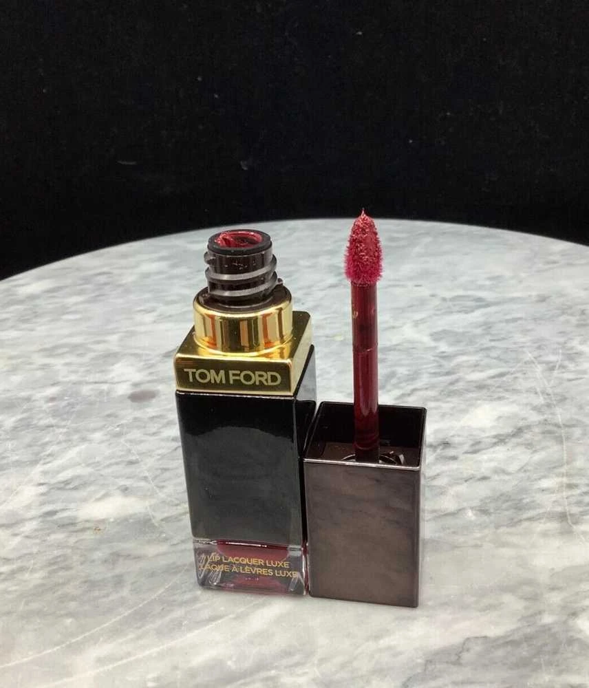 Tom Ford Luxe Vinyl Matte skysti lūpų dažai 10 Infuriate, 6 ml