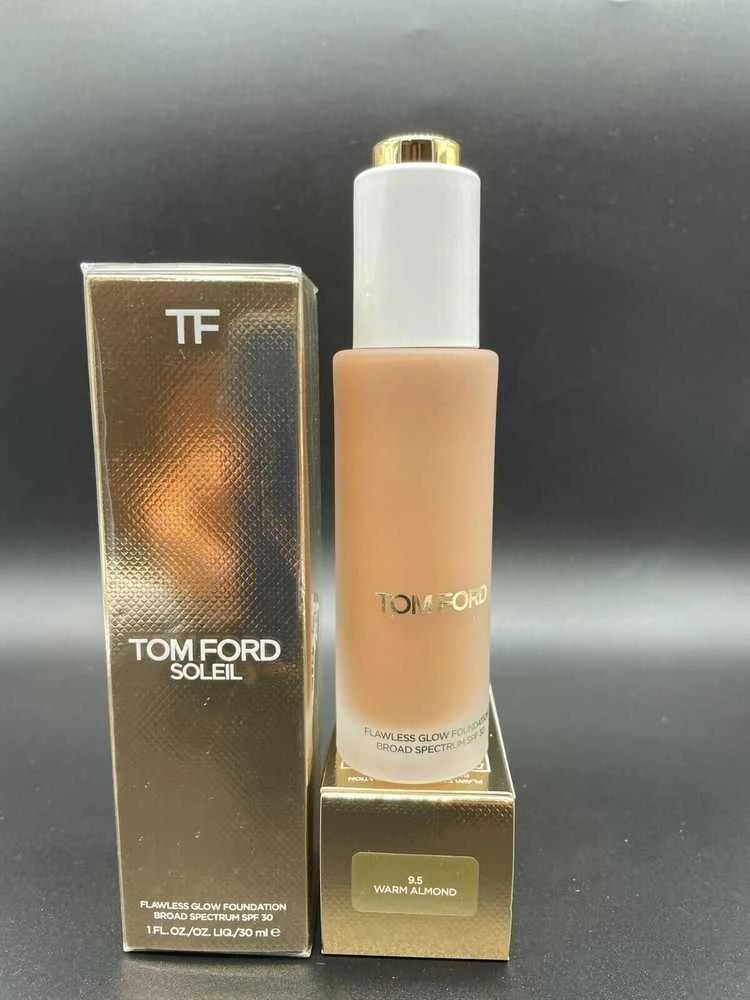 Tom Ford, Soleil, skystas makiažo pagrindas, 9.5, šiltų migdolų, SPF 30, 30 ml