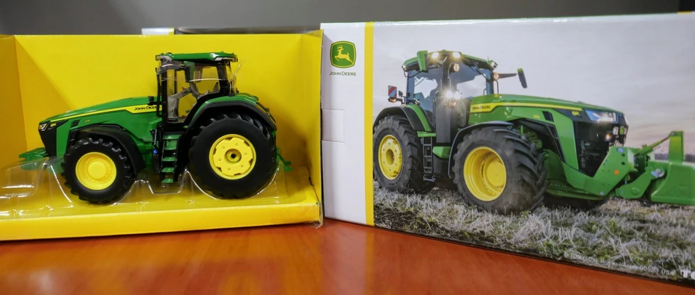 TMY TOMY Britains John Deere 8R 370 Europe 43289