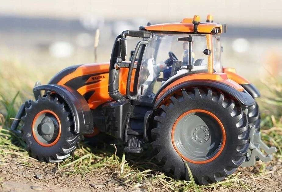 TMY TOMY Britains traktor ValtraT245 wer.Deco 43273 /3